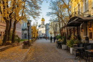 10 Best Squares and Streets for a Walk in Moscow: Routes and Tips
