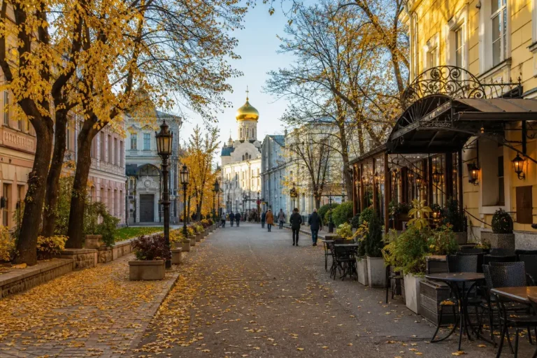 10 Best Squares and Streets for a Walk in Moscow: Routes and Tips