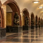 Ploshchad Revolyutsii Metro Station: 76 Bronze Statues and Luck