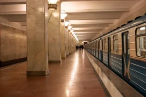 Aleksandrovsky Sad Metro Station: Kremlin Stop on Line 4, ABBA Hub