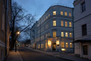 Cheers Arbat Mini-Hotel: Capsules and Rooms Near Arbatskaya Metro