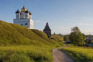 Dmitrov Day Trip from Moscow: Kremlin, Ramparts and Train