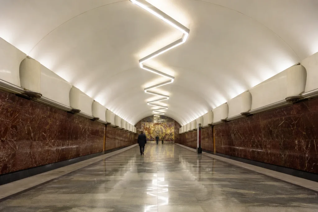 Dobryninskaya Metro Station: Mosaics, White Vaults and Transfers