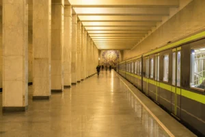 Dubrovka Metro Station: 62 m Deep, Tsereteli Mosaic and MCC Link