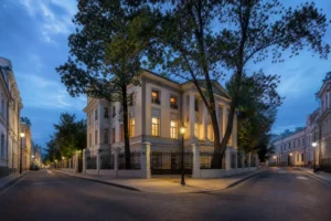 Guten Duck Moscow Hostel: 19th-Century Mansion Near Chistye Prudy