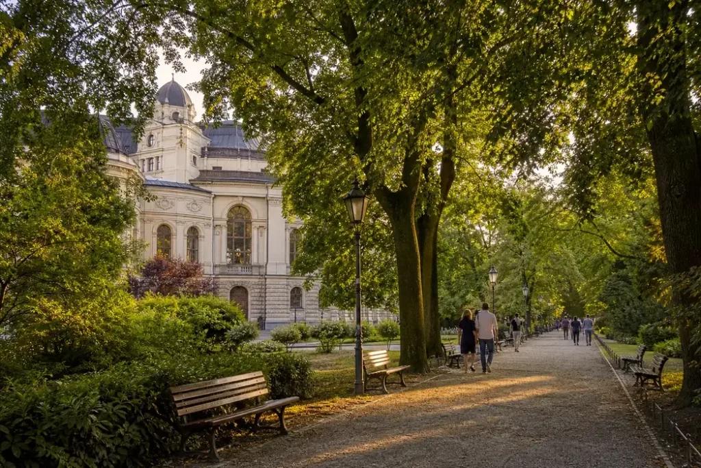 Hermitage Garden Moscow: Free Entry, Three Theaters and Jazz