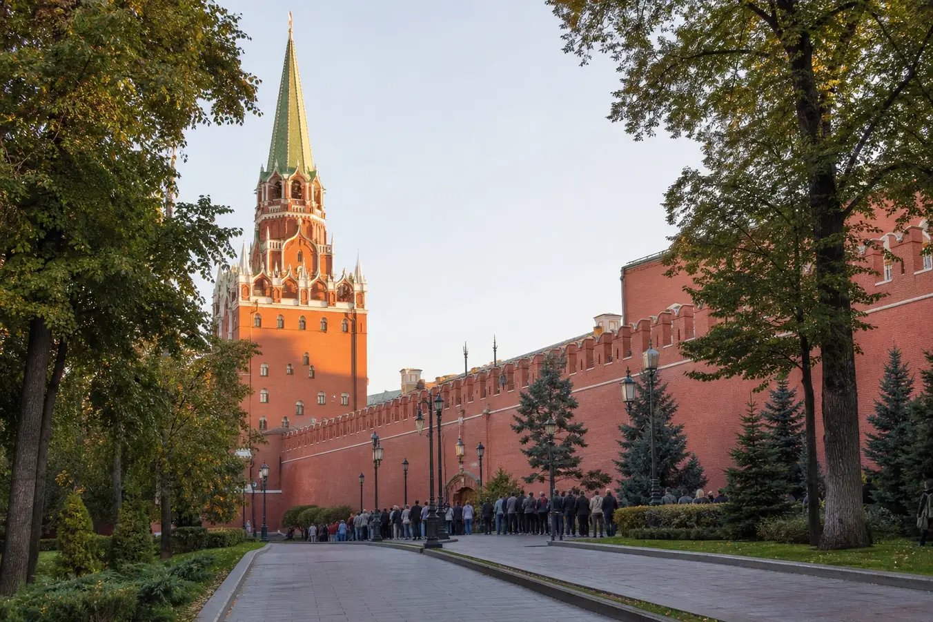 How to visit the Armoury Chamber and the Diamond Fund: What to See