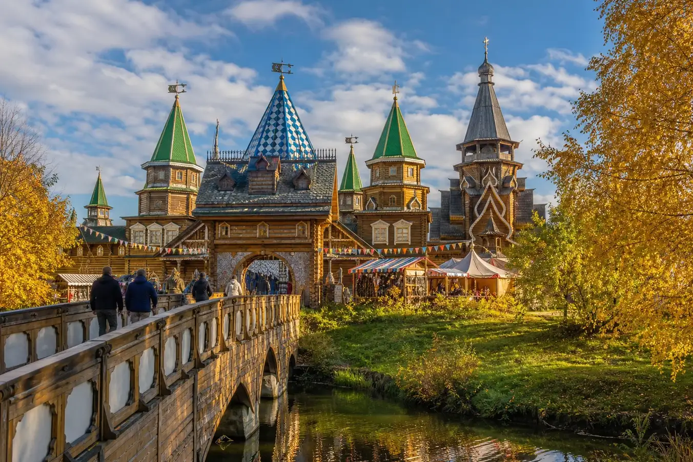 Izmailovo Kremlin and Izmailovo Park Itinerary: Market, Estate, Walk