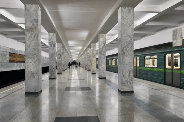 Kolomenskaya Metro Station: Centipede Hall and the Way to Kolomenskoye