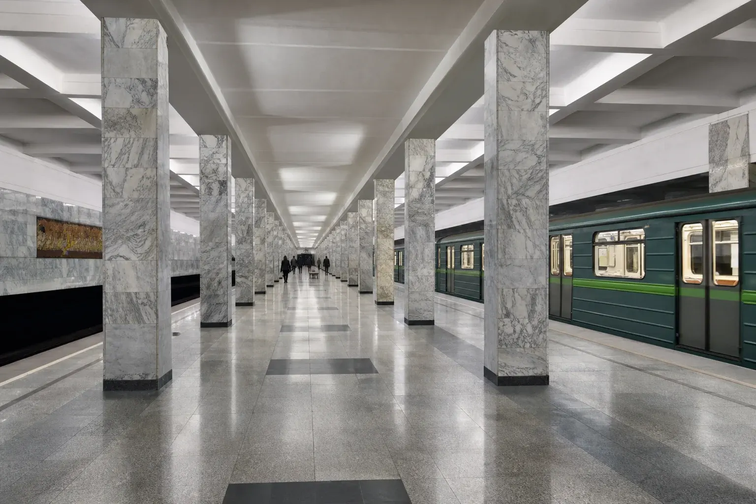 Kolomenskaya Metro Station: Centipede Hall and the Way to Kolomenskoye