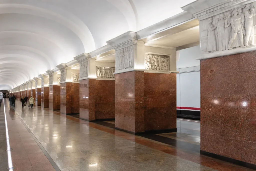 Krasnopresnenskaya Metro Station: 1905 Reliefs and Red Granite