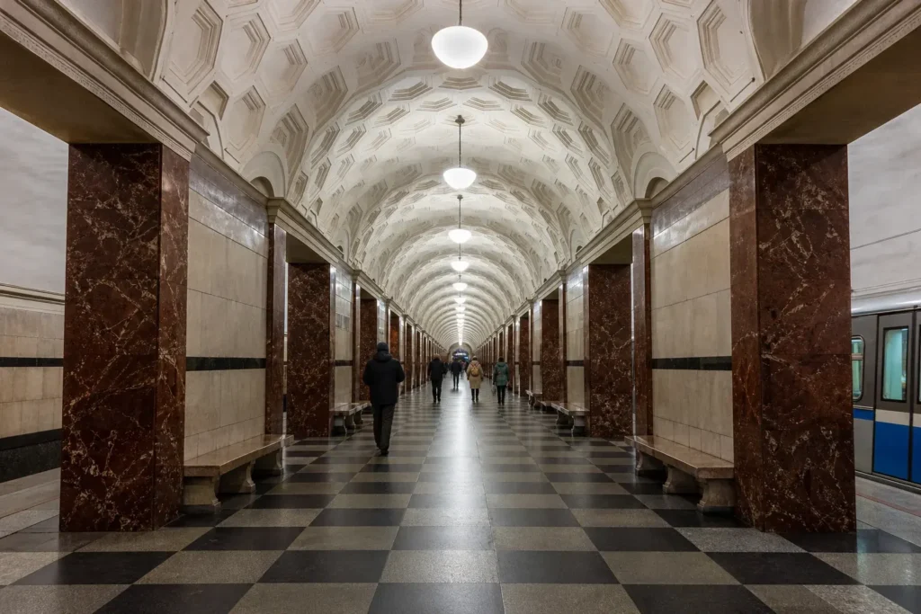 Krasnye Vorota Metro Station: Fomin's Hall and Shell Pavilion