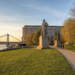 Krymsky Val: New Tretyakov Gallery, Muzeon Park and Gorky Park