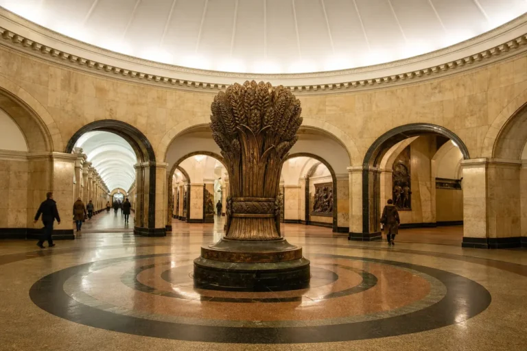 Kurskaya Metro Station: Circle Line Hall, Wheat Sculpture, Hub