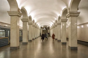 Leninsky Prospekt Metro Station: Orange Line Hall and MCC Transfer