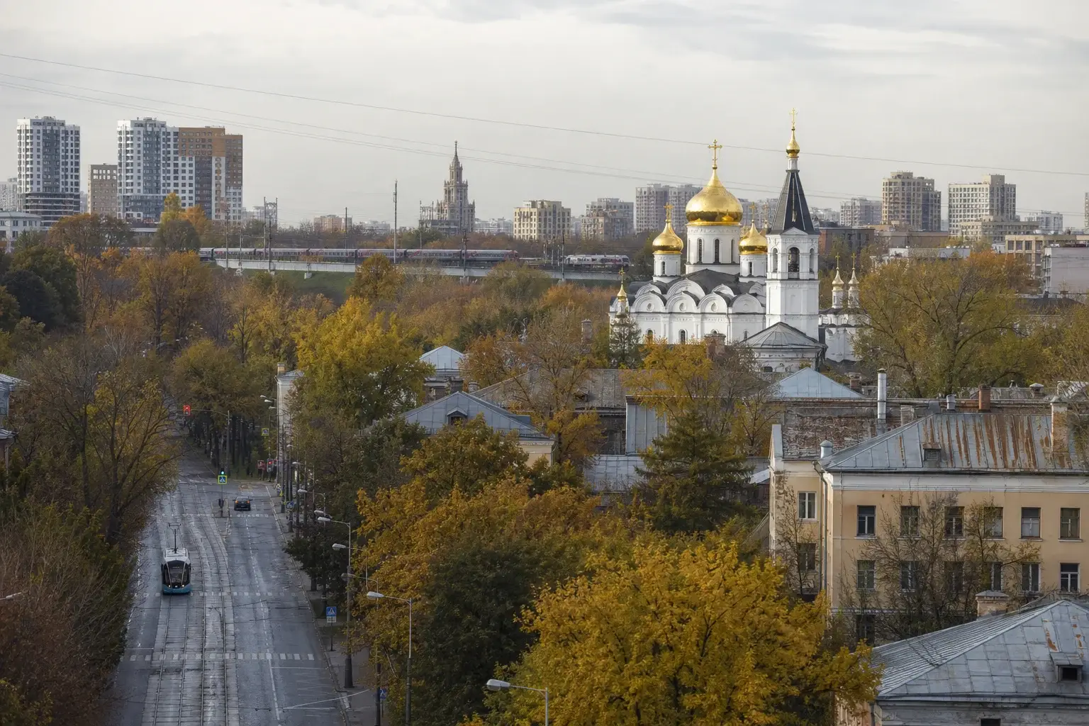 Marina Roshcha: Durov Theater, Old Churches and Railway Moscow