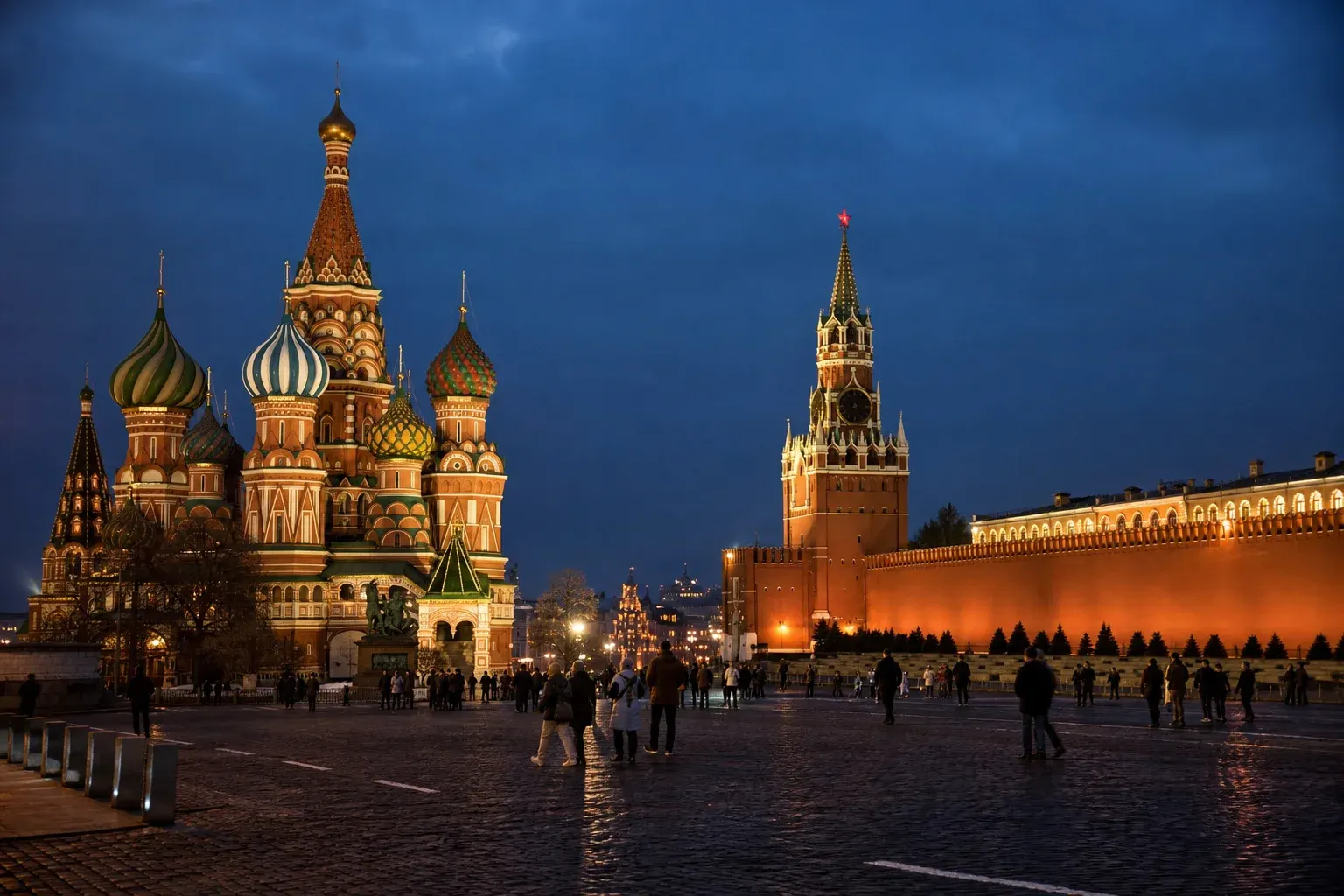 Moscow by Night: Evening Walking Itinerary: Lit Squares and Bridges