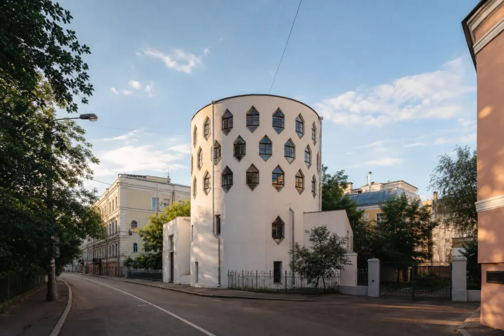 Melnikov House in Moscow with intersecting cylindrical forms and hexagonal windows