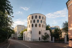 Moscow architecture means only onion domes