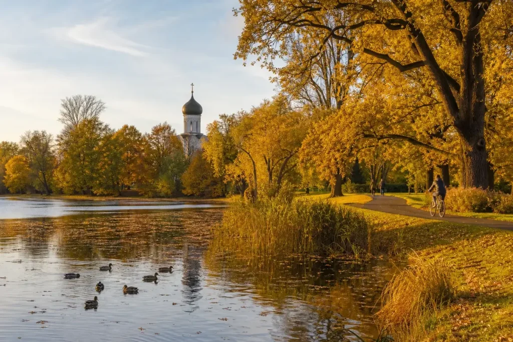 Pokrovskoye-Streshnevo Park Moscow: Ponds, Estate and Old Church