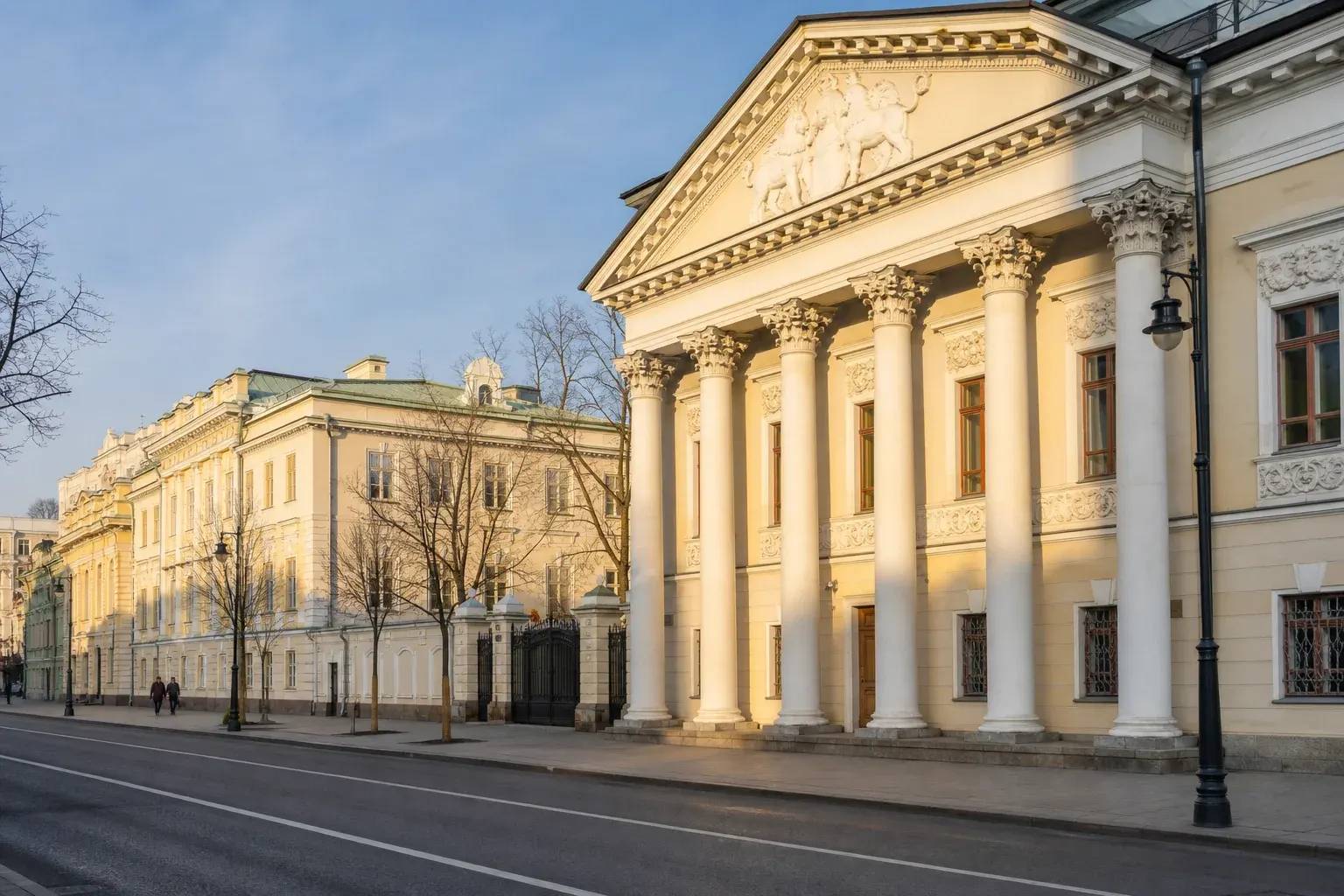 Prechistenka: Moscow Mansions, Pushkin and Tolstoy Museums