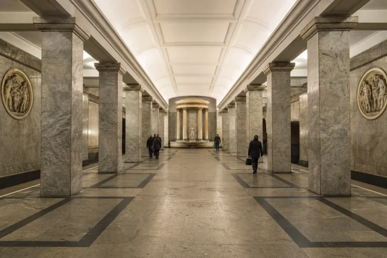 Rimskaya Metro Station: Roman Fountain, She-Wolf Medallions and Lines