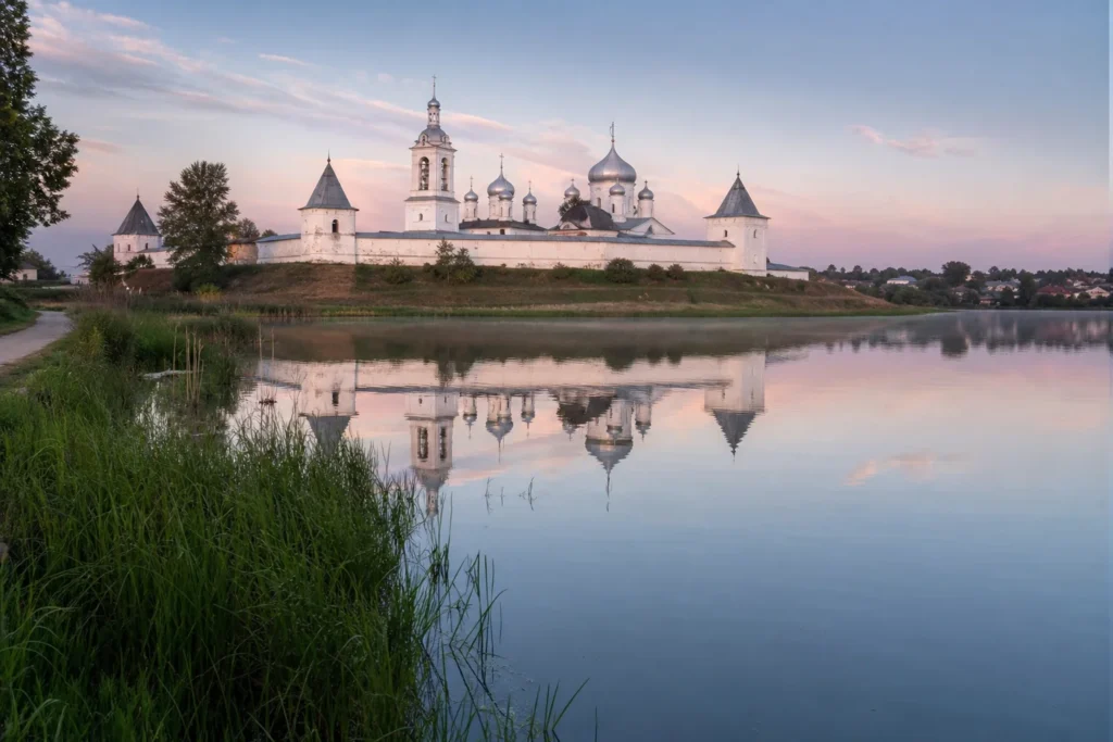 Rostov Veliky Day Trip from Moscow: Train, Kremlin and Lake Nero