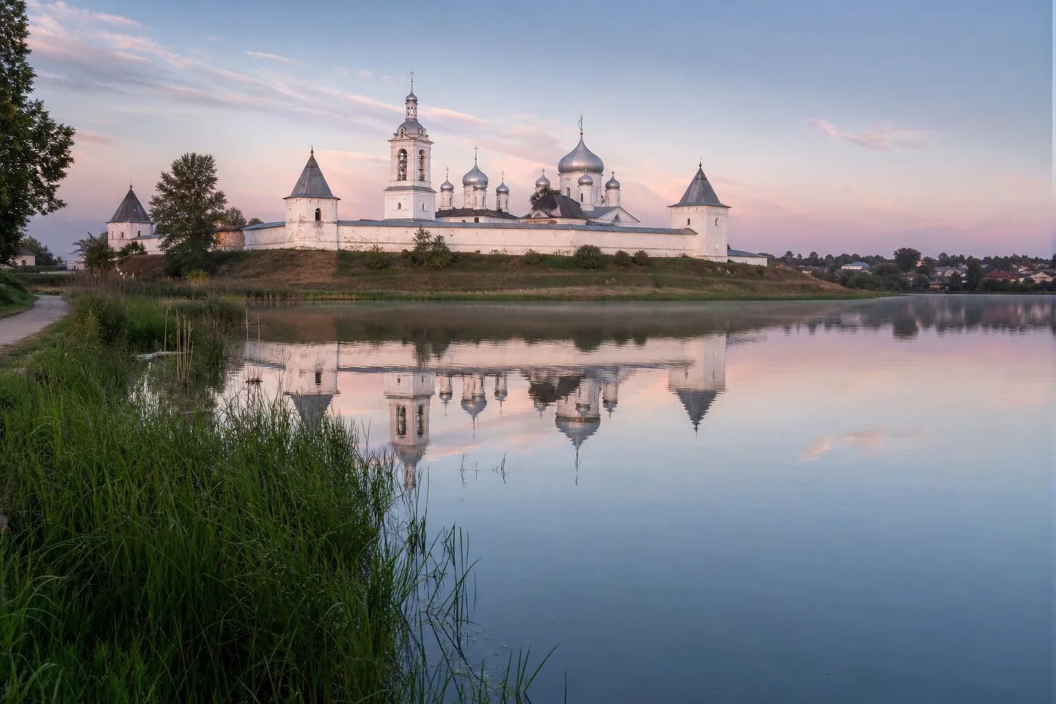 Rostov Veliky Day Trip from Moscow: Train, Kremlin and Lake Nero