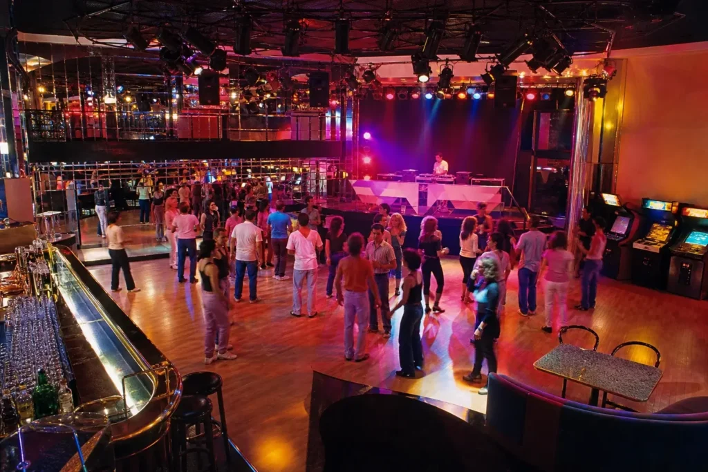 Ruki Vverh! Bar – Tverskaya: 90s Karaoke Club on Tverskaya Street