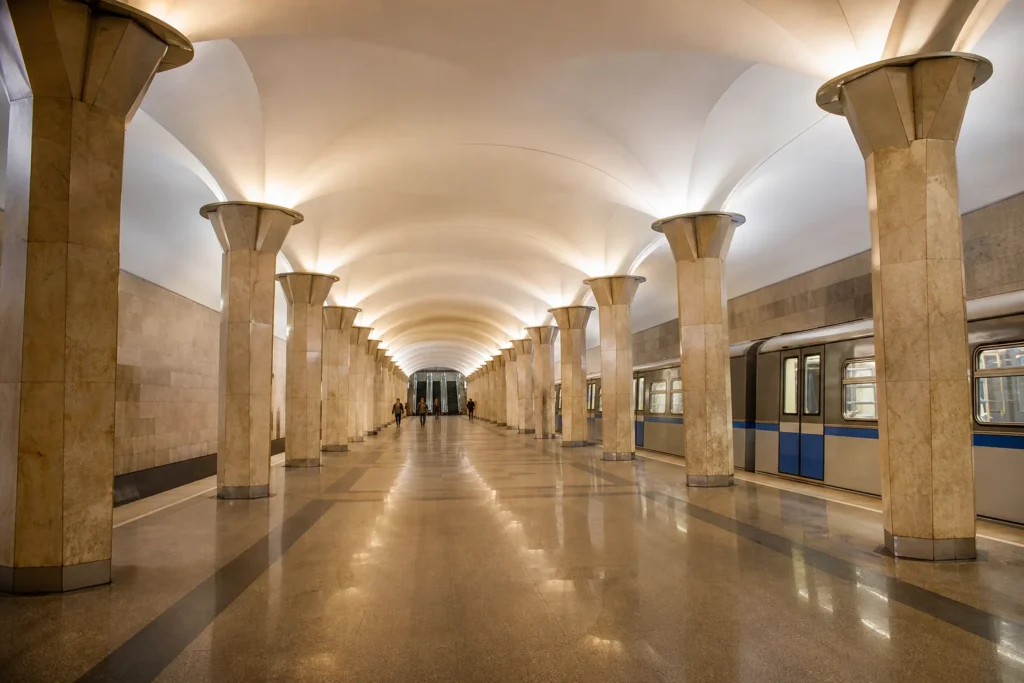 Savyolovskaya Metro Station: Rail Terminal Hub, Line 9 and Big Circle