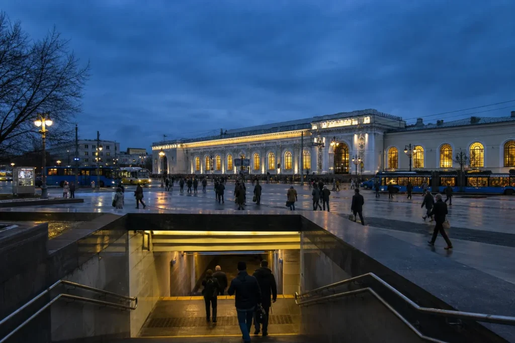 Savyolovsky Railway Terminal: Suburban Trains, MCD-1 and Metro