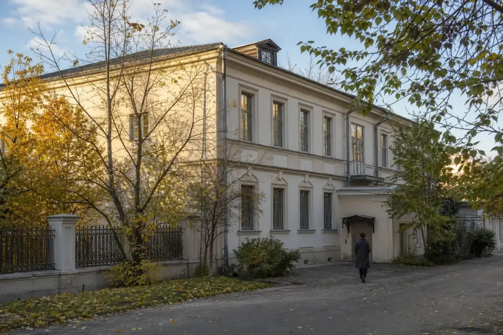 Sergey Yesenin Museum Moscow: Poet's Home, Hours and Tips