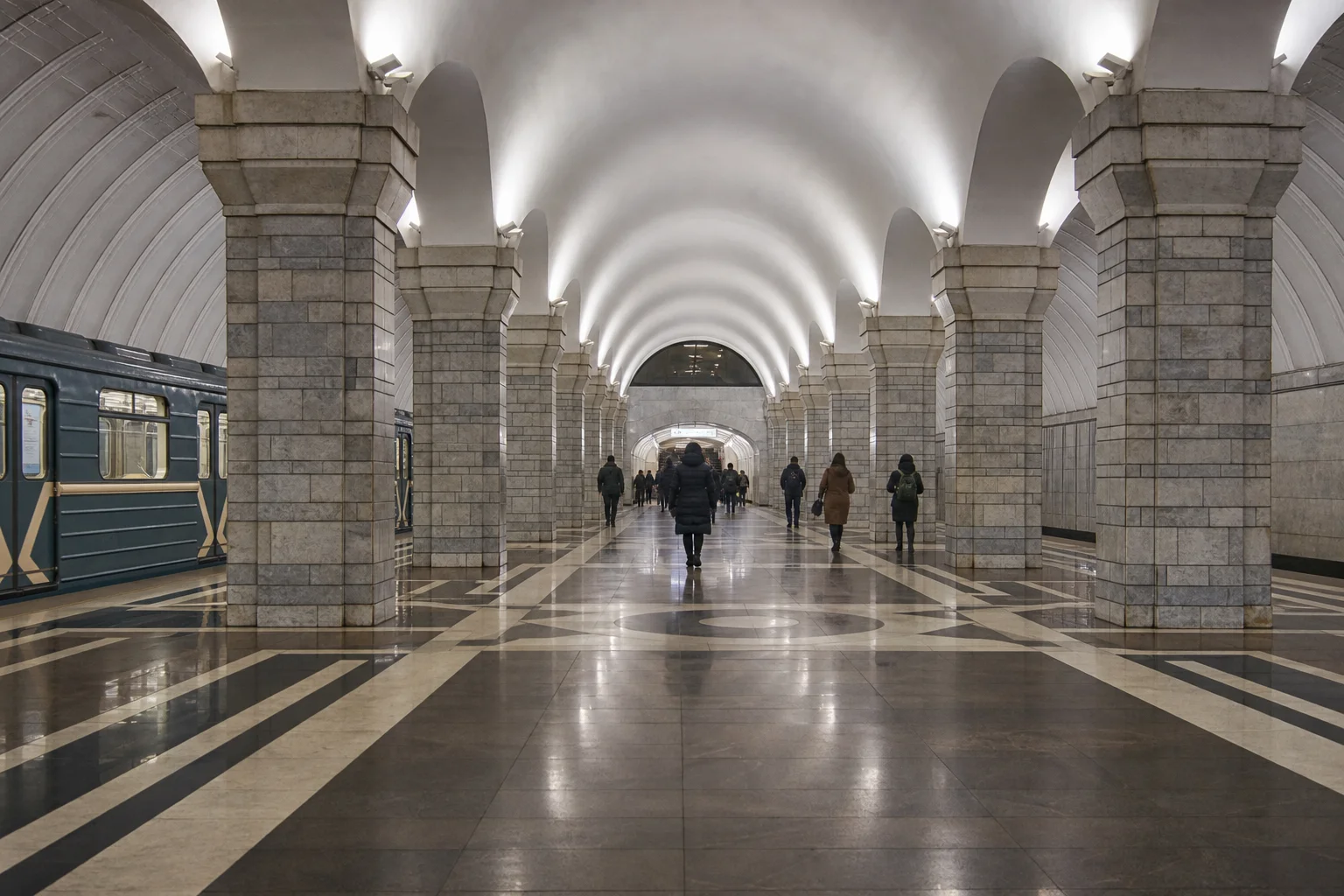 Serpukhovskaya Metro Station: Three-Vault Hall and Ring Line Link