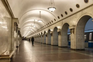 Teatralnaya Metro Station: Porcelain Medallions and Transfers
