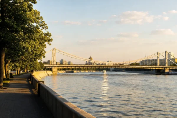 Along the Moskva: From Patriarshy Bridge to Neskuchny Garden