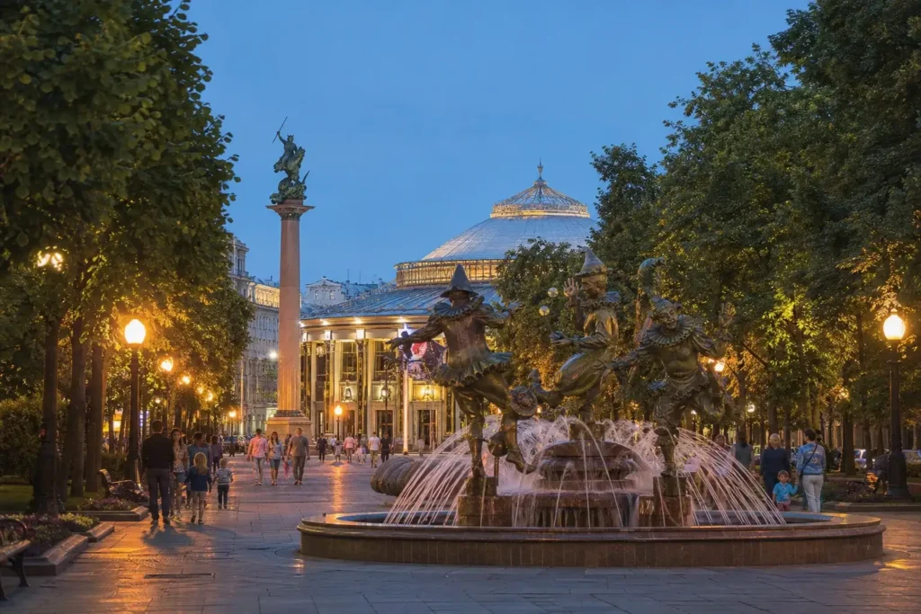 Tsvetnoy Boulevard: Nikulin Circus, Clowns Fountain and Market