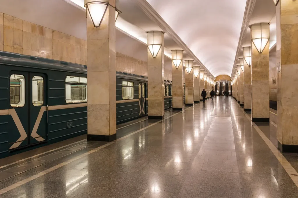 Tverskaya Metro Station: Built on a Live Line in 1979, Three-Line Hub