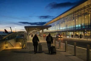 Vnukovo International Airport: Metro, Aeroexpress and Taxis